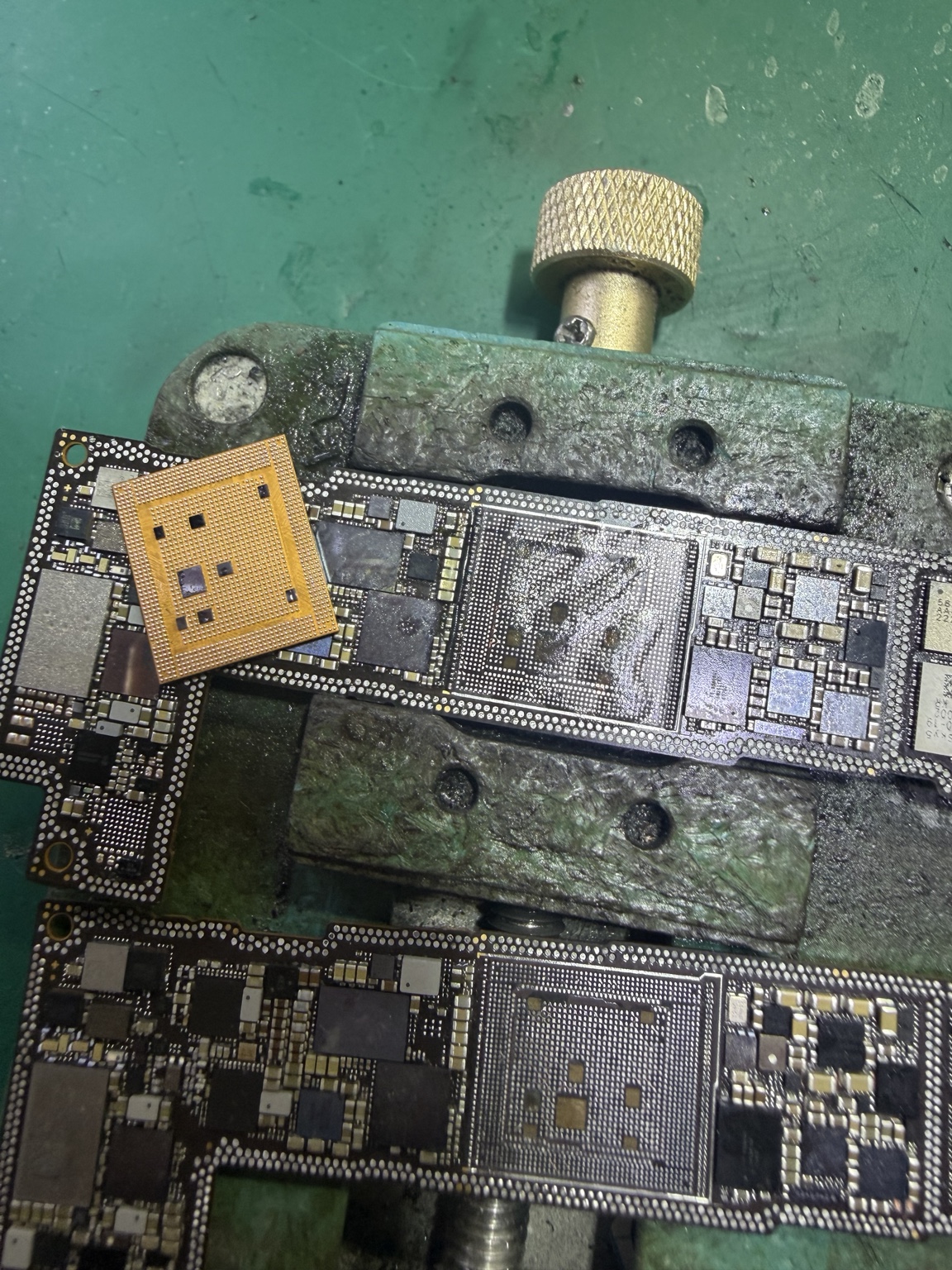 Professional phone motherboard microsoldering work